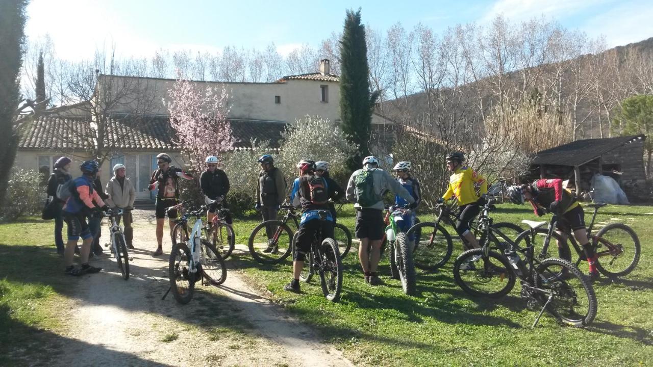 Gite Aux Tournesols Malaucene Bagian luar foto